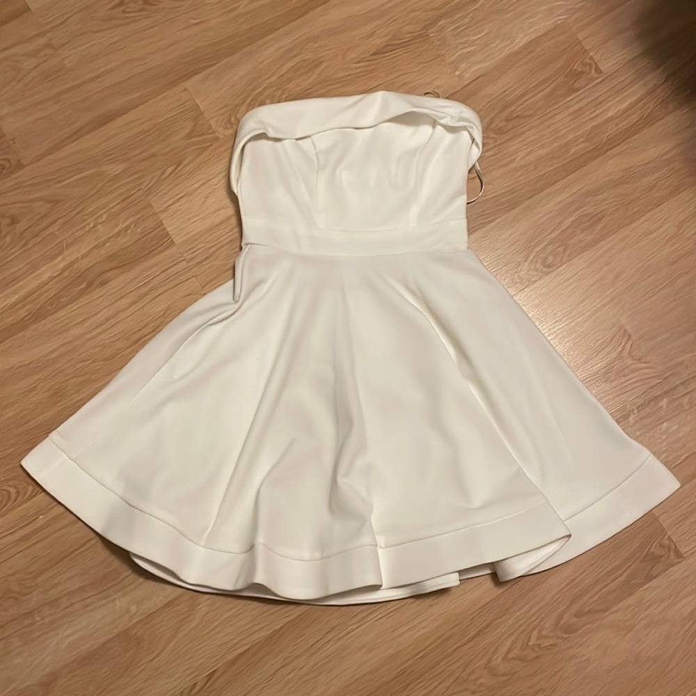 B. Smart White strapless formal dress!